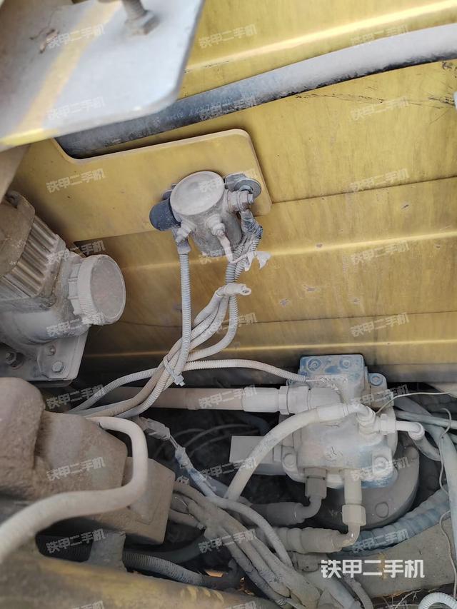 回转马达和主控阀（整机外观）