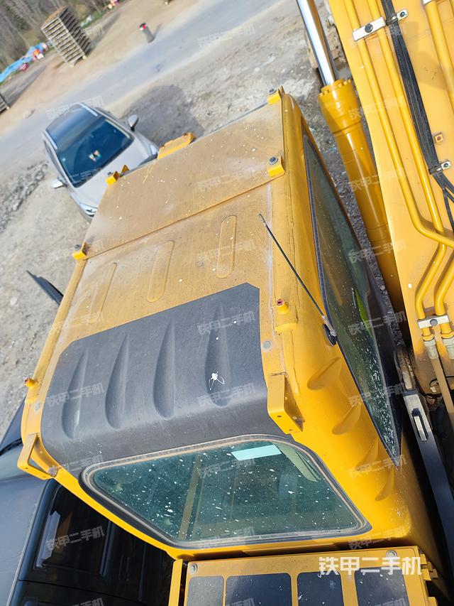 驾驶室顶部（整机外观）