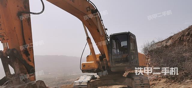 现代R305LC-7挖掘机