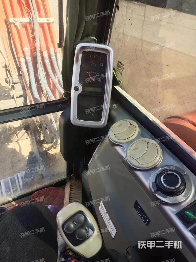 驾驶室顶部（整机外观）