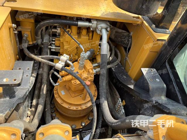 回转马达和主控阀（整机外观）