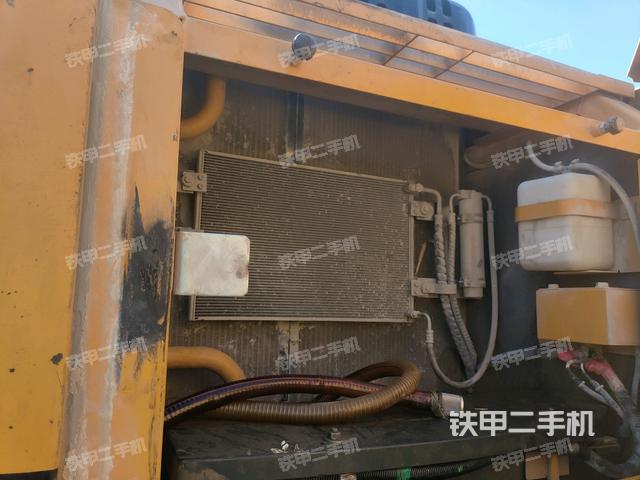 散熱器正面(大件艙室) 散熱器正面(大件艙室)