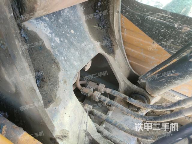 大臂背部俯視(工作和回轉(zhuǎn)裝置) 大臂背部俯視(工作和回轉(zhuǎn)裝置)