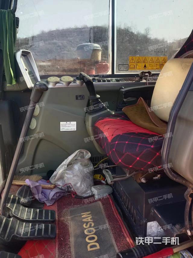 驾驶室整体（整机外观）