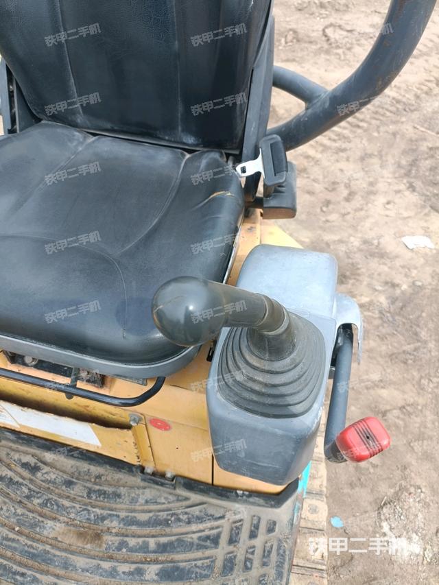 座椅左側控制臺/音響/含左手柄（駕駛室部分）