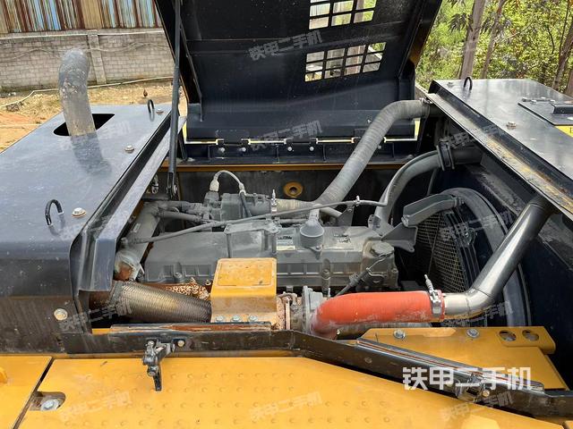 回转马达和主控阀（整机外观）