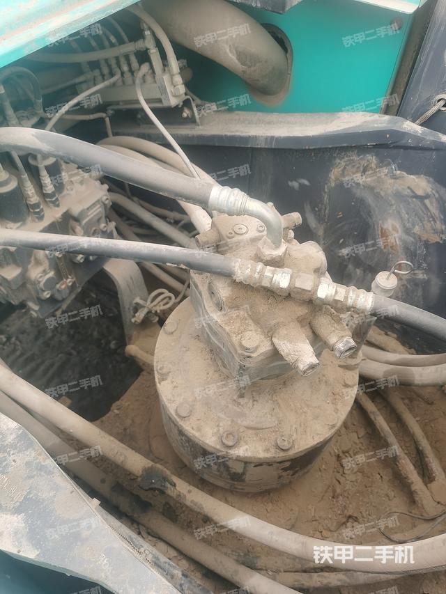 回转马达和主控阀（整机外观）