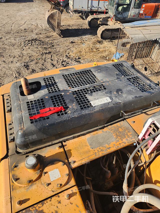 驾驶室顶部（整机外观）