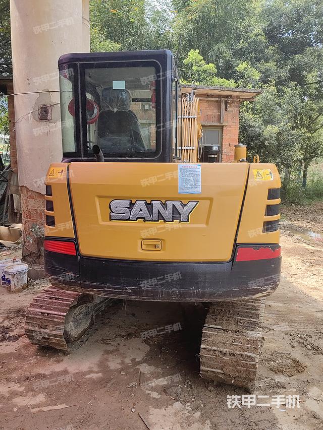 驾驶室顶部（整机外观）