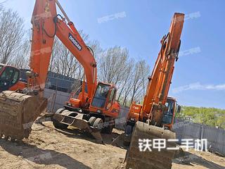 斗山DH210W-7挖掘机实拍图片