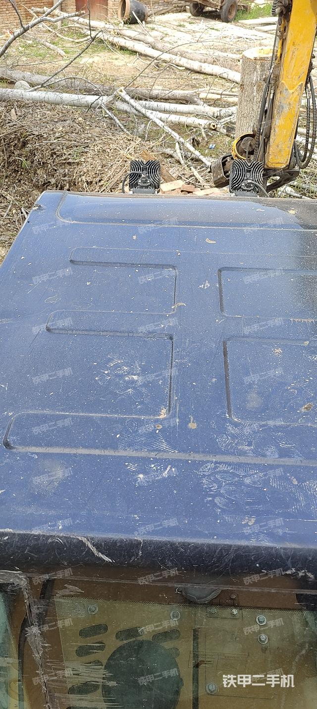 驾驶室顶部（整机外观）