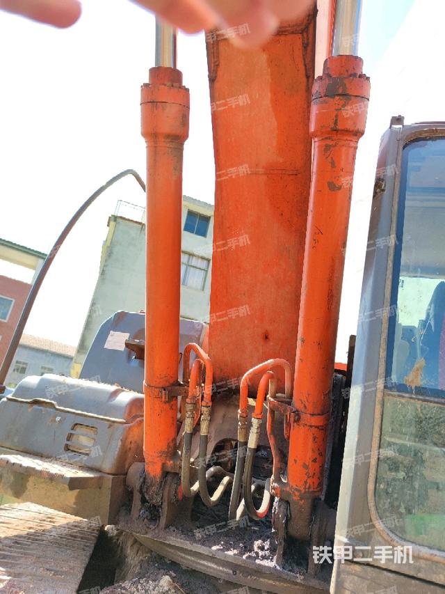 大臂油缸整体 竖拍（工作和回转装置）