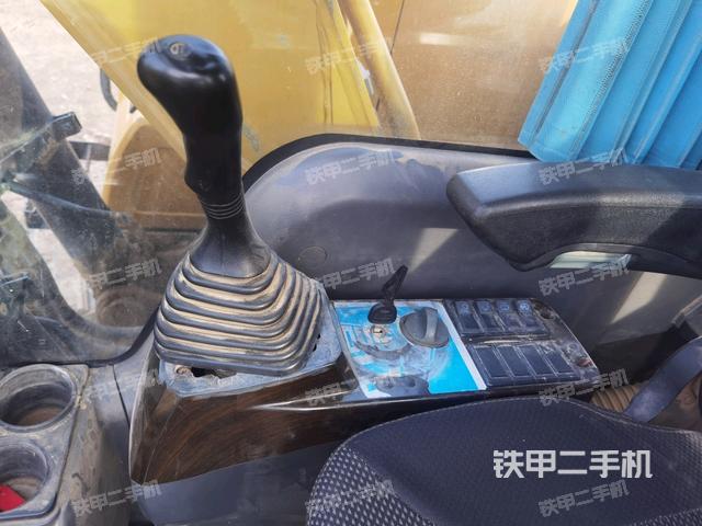 座椅右側(cè)控制臺(tái)/鑰匙門/油門/含右手柄（駕駛室部分）