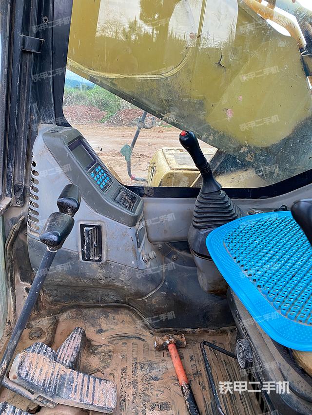 驾驶室顶部（整机外观）