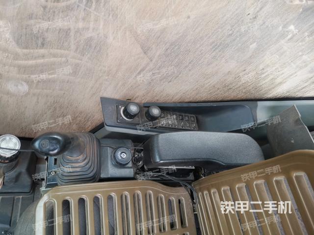 座椅右側(cè)控制臺/鑰匙門/油門/含右手柄（駕駛室部分）