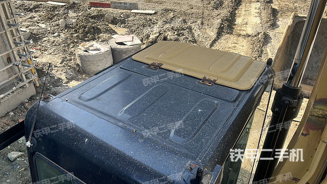 驾驶室顶部（整机外观）