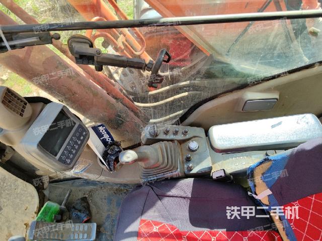 座椅右侧控制台/钥匙门/油门/含右手柄（驾驶室部分）