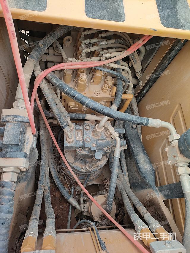 回转马达和主控阀（整机外观）