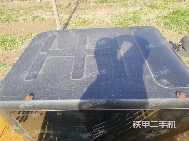 驾驶室顶部（整机外观）