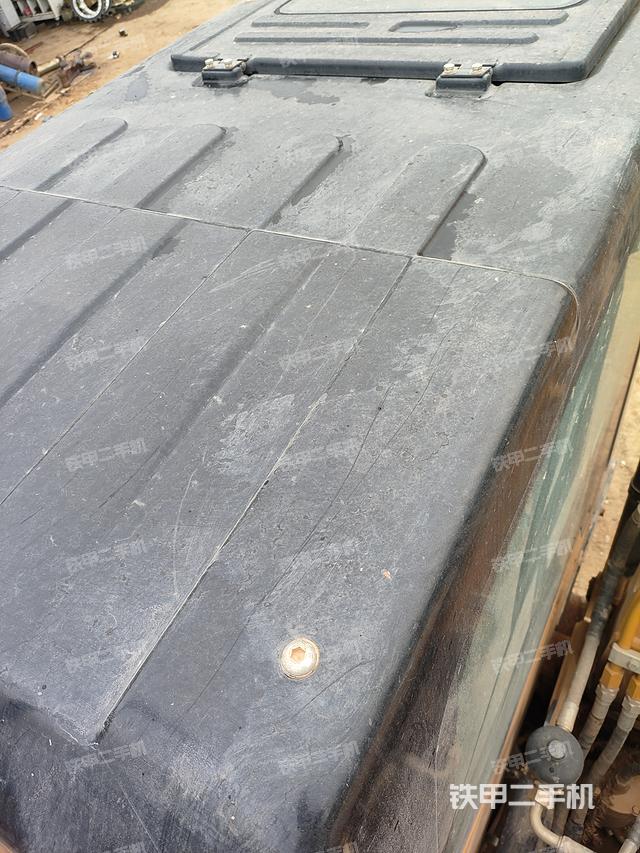 驾驶室顶部（整机外观）