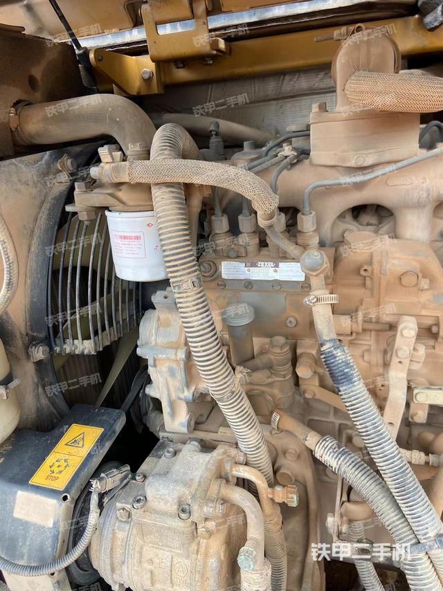 回转马达和主控阀（整机外观）