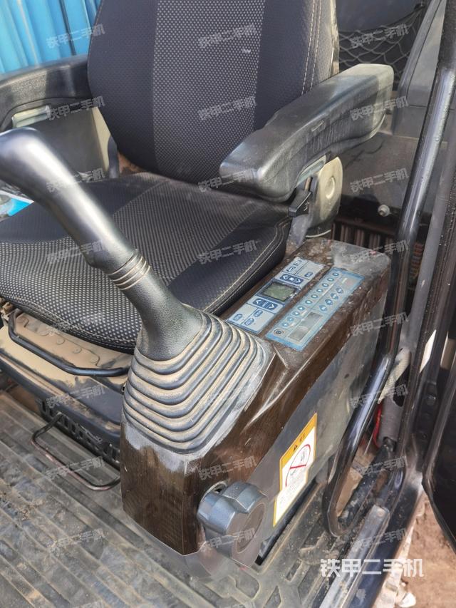 座椅左側(cè)控制臺(tái)/音響/含左手柄（駕駛室部分）