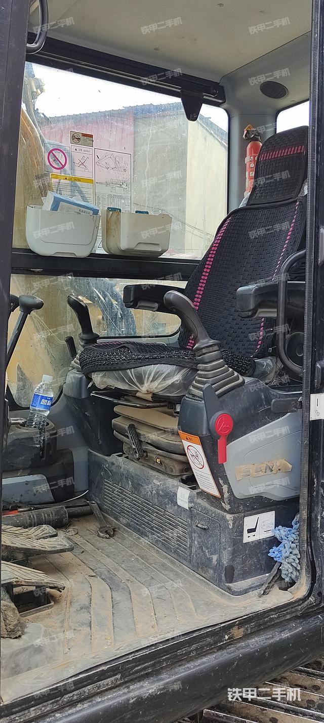 驾驶室整体（整机外观）