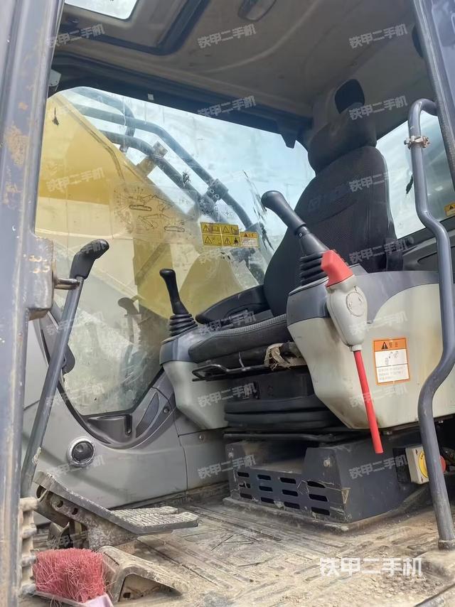 驾驶室整体（整机外观）