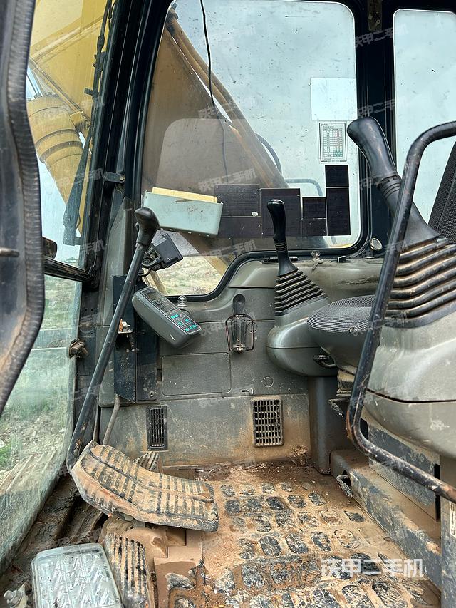 驾驶室整体（整机外观）