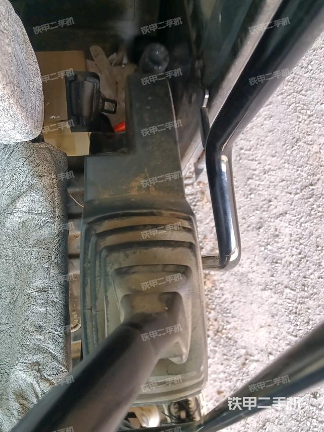 座椅左側(cè)控制臺(tái)/音響/含左手柄（駕駛室部分）