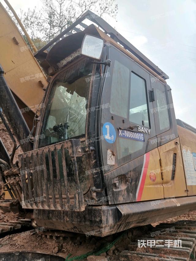 駕駛室左前45度（駕駛室部分）