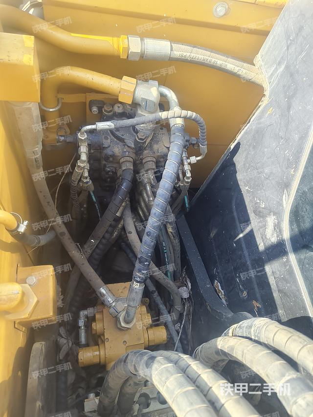 回转马达和主控阀（整机外观）