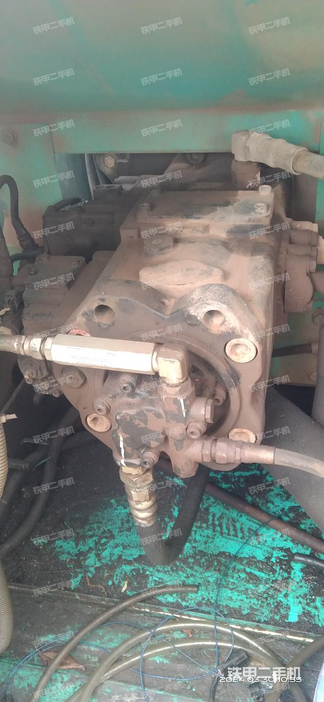 液压泵舱室正面整体（整机外观）