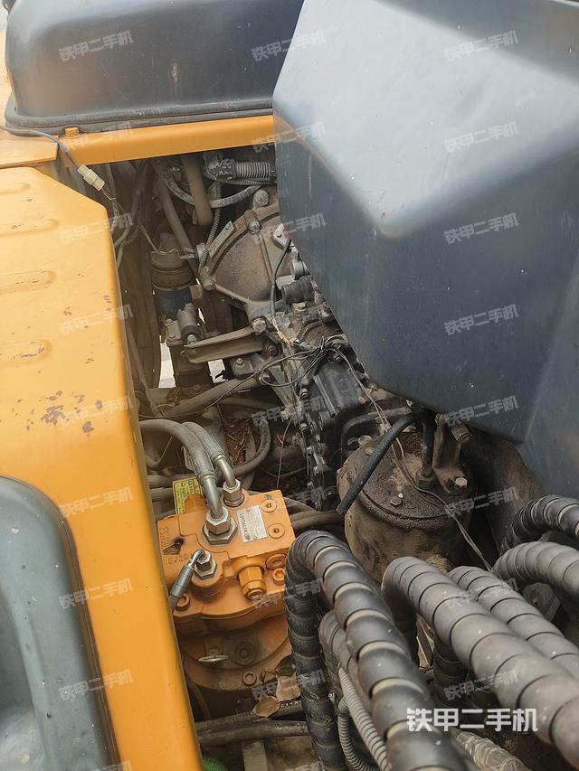 回转马达和主控阀（整机外观）