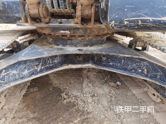 轉(zhuǎn)盤和下車架正前（工作和回轉(zhuǎn)裝置）