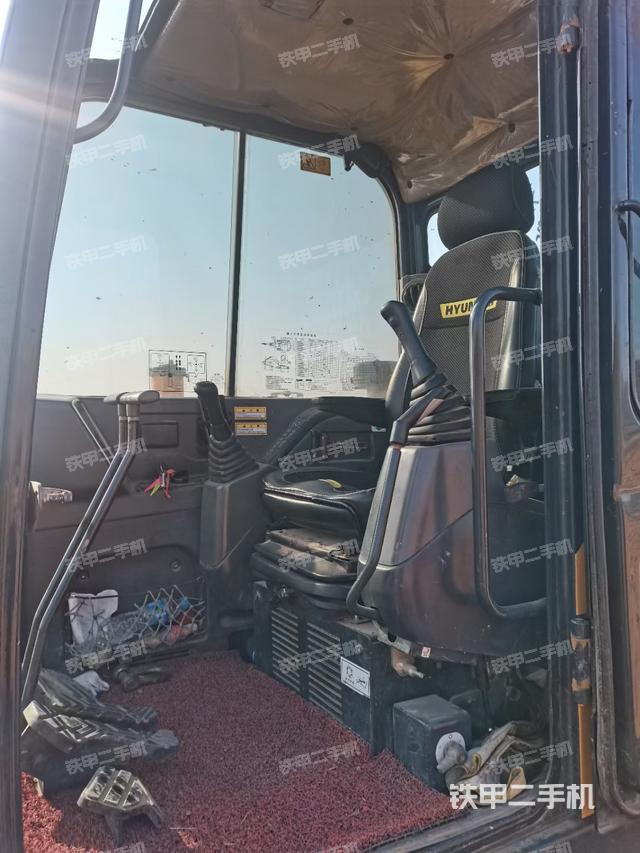 驾驶室顶部（整机外观）