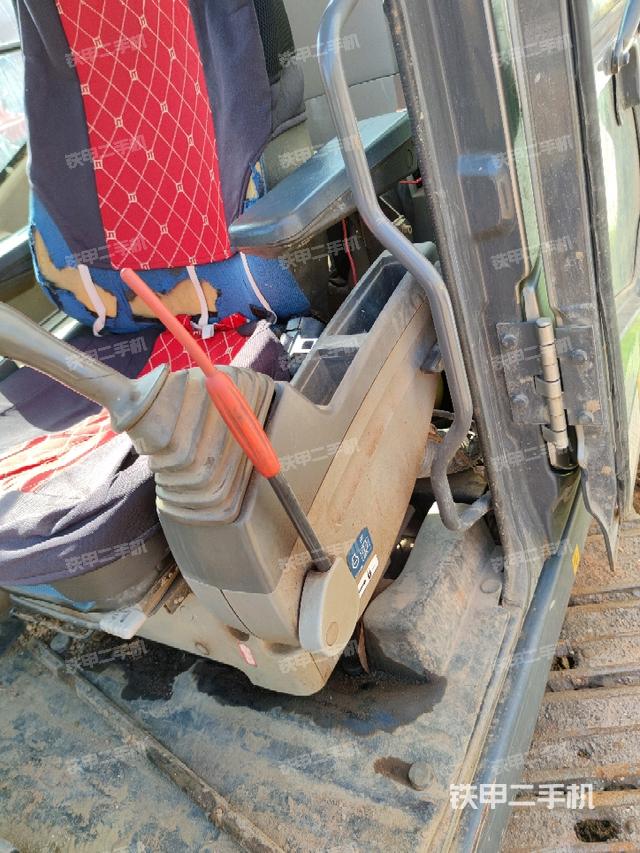 座椅左侧控制台/音响/含左手柄（驾驶室部分）