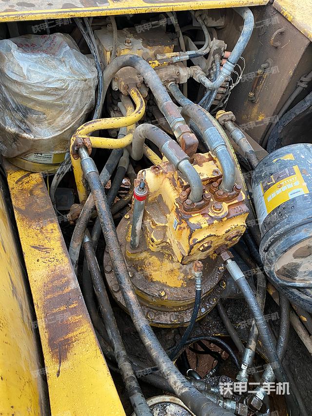 回转马达和主控阀（整机外观）