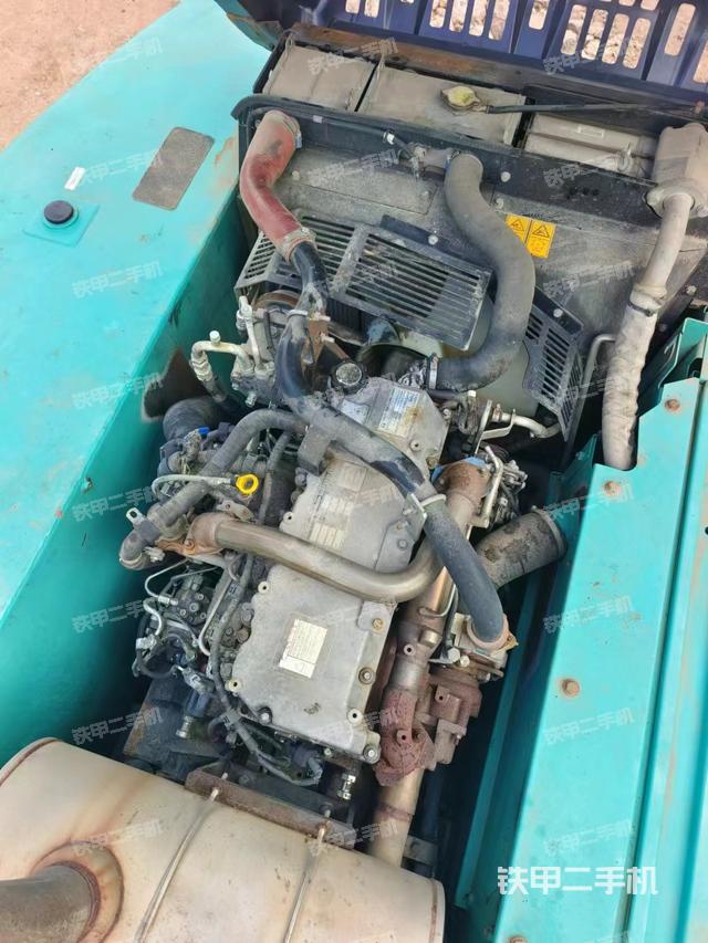 回转马达和主控阀（整机外观）