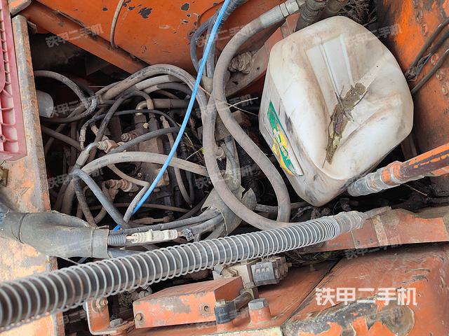 回转马达和主控阀（整机外观）