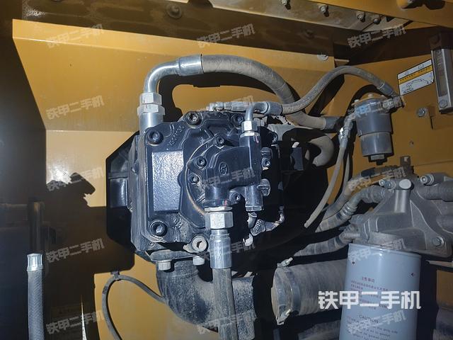 液压泵舱室正面整体（整机外观）