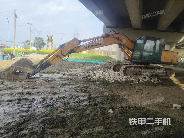现代R215-7挖掘机