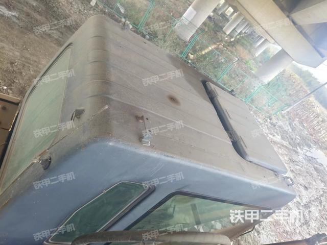 驾驶室顶部（整机外观）