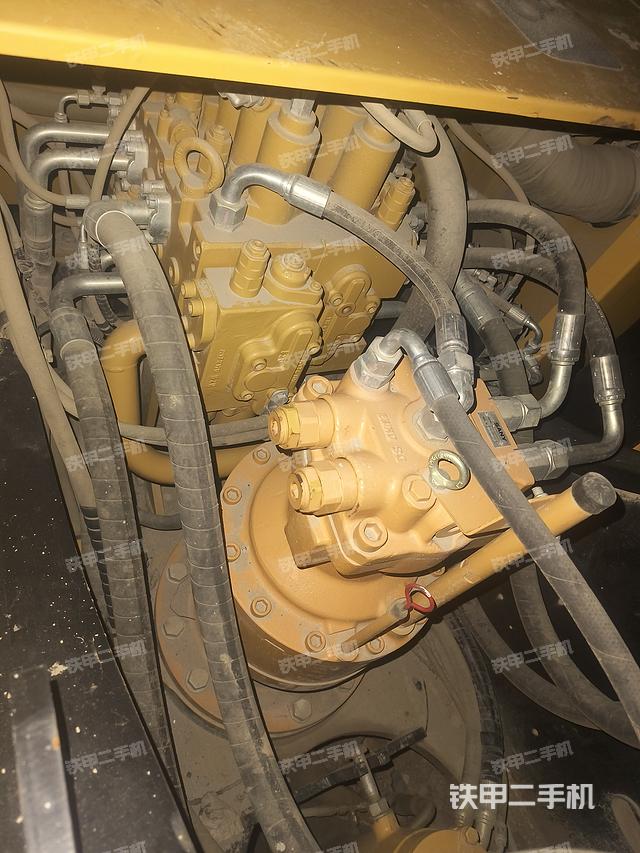 回转马达和主控阀（整机外观）