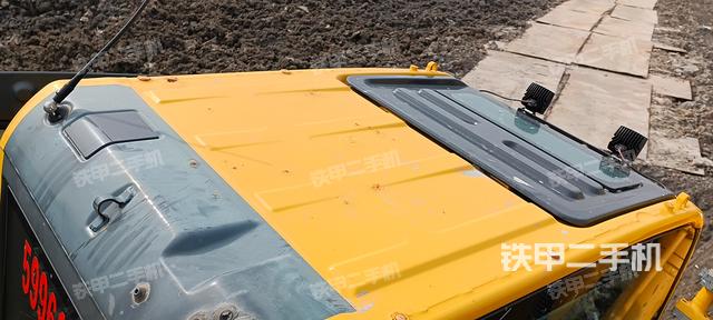 驾驶室顶部（整机外观）