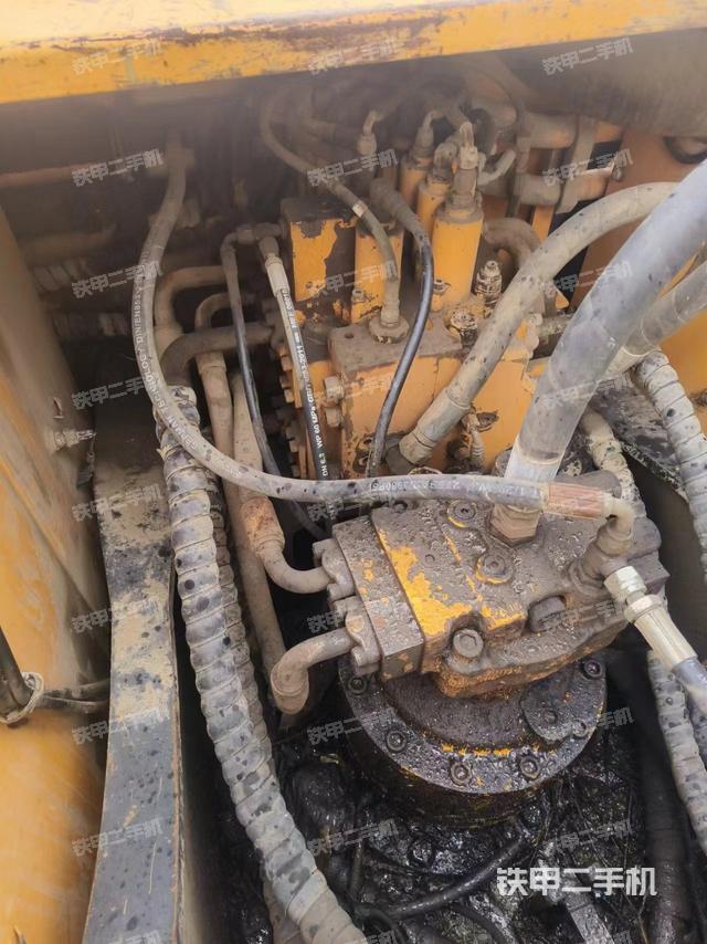 回转马达和主控阀（整机外观）