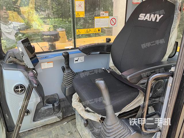 驾驶室整体（整机外观）