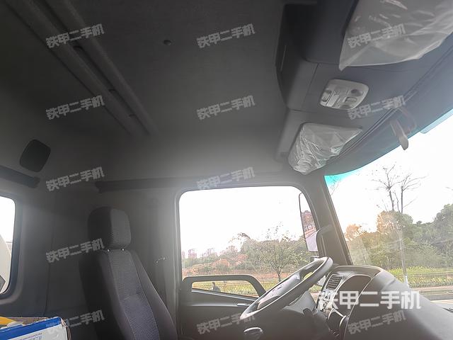 驾驶室操作台（设备外观及核心部件）