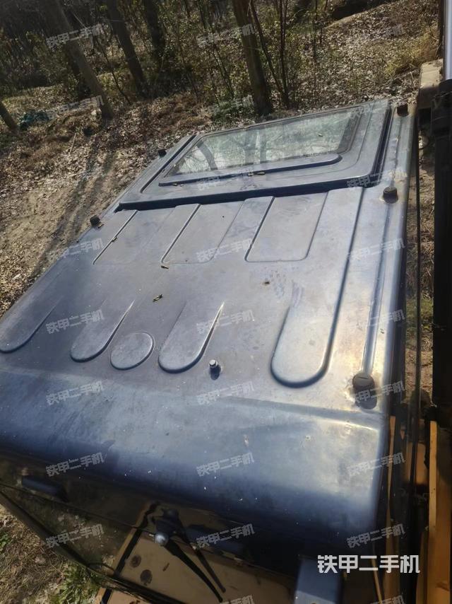 驾驶室顶部（整机外观）