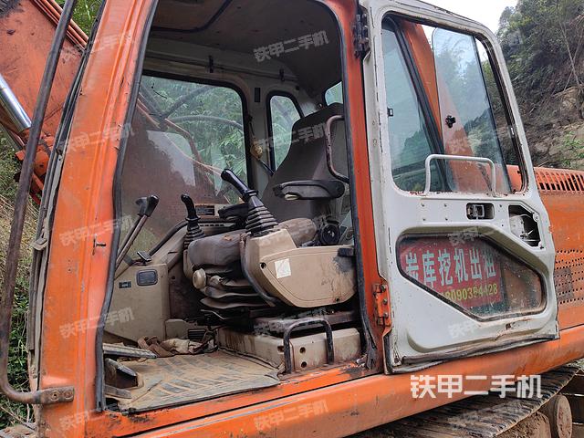 驾驶室整体（整机外观）